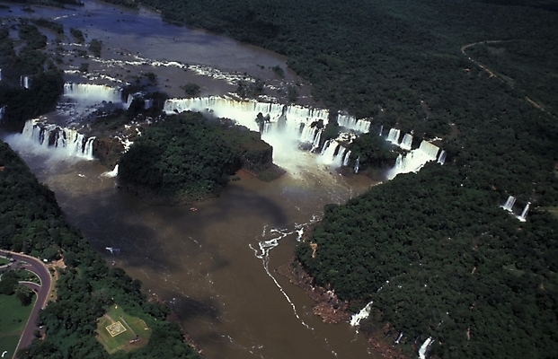 포토 JPG 주간 해외풍경 외국문화 여행 자연 풍경 사람없음 야외 관광지 강 폭포 남아메리카 숲 이과수폭포 파라과이 국내포토 자연요소 해외 문화 아메리카 생태계 파일형식