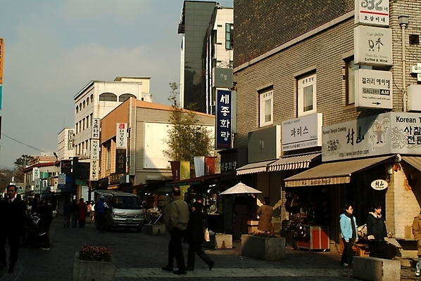포토 JPG 주간 아시아 도로 길 외국문화 자연 서울 거리풍경 사람 풍경 여러명 야외 도시 인사동 인사동거리 국내포토 자연요소 나라 문화 다수 교통시설 거리 한국 생태계 파일형식