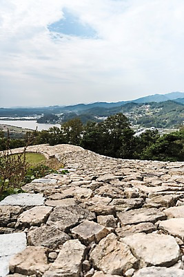 포토 JPG 주간 나무 구름 여행 하늘 잔디 사람없음 야외 국내여행 돌길 파사성 국내포토 여주시 자연요소 식물 길 성 경기도 파일형식 여주_지역