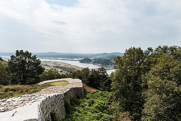 포토 JPG 주간 나무 구름 여행 하늘 풍경 사람없음 야외 국내여행 돌길 파사성 국내포토 여주시 자연요소 식물 길 성 경기도 파일형식 여주_지역