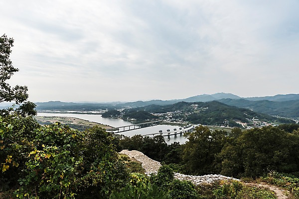 포토 JPG 주간 나무 구름 여행 하늘 풍경 사람없음 야외 국내여행 돌길 파사성 국내포토 여주시 자연요소 식물 길 성 경기도 파일형식 여주_지역