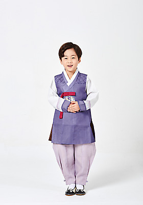 포토 JPG 스튜디오촬영 전신 응시 명절 남자 행복 어린이 새해 실내 한명 서기 미소 사람 소년 앞모습 추석 한국인 한복 즐거움 흰배경 손모으기 소년한명만 국내포토 1 한국전통 전통 시선 기념일 감정 뷰포인트 백그라운드 모션 표정 동양인 손짓 내부 흰색 전통의상 남자한명만 소년만 파일형식