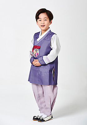 포토 JPG 스튜디오촬영 전신 응시 명절 남자 행복 어린이 새해 실내 한명 서기 미소 사람 소년 옆모습 추석 한국인 한복 즐거움 흰배경 손모으기 소년한명만 국내포토 1 한국전통 전통 시선 기념일 감정 뷰포인트 백그라운드 모션 표정 동양인 손짓 내부 흰색 전통의상 남자한명만 소년만 파일형식