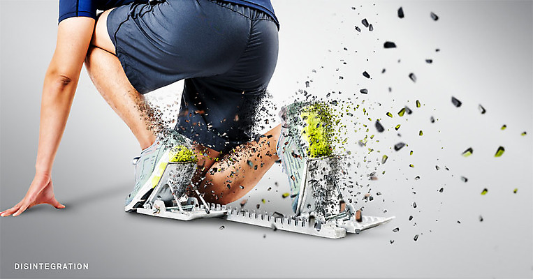 PSD 편집이미지 남자 조각 운동화 날리기 한명 사람 20대 성인 뒷모습 운동복 운동 하반신 파편 준비자세 붕괴 깨짐 성인남자한명만 이미지편집 1 옷 뷰포인트 포즈 신발 컨셉 모션 건강 청년 준비 남자한명만 성인남자만 파일형식