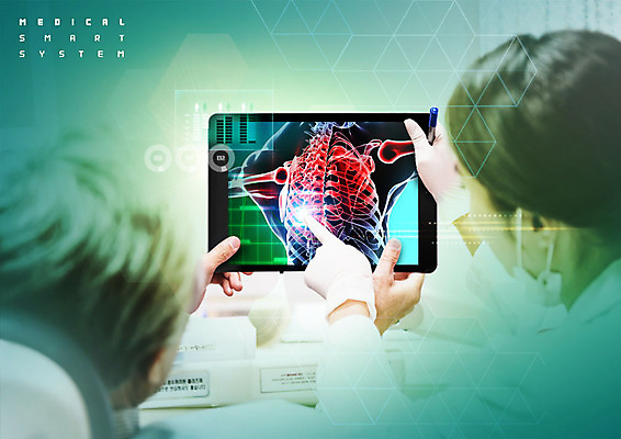 PSD 편집이미지 여자 노년 남자 신체 의학 뼈 사람 상반신 성인 두명 뒷모습 30대 스마트기기 태블릿 한국인 환자 의사 가리킴 의사가운 장기 60대 스마트 시스템 수술장갑 성인만 이미지편집 뷰포인트 장갑 컨셉 동양인 손짓 장년 전자제품 의료진 가운 파일형식