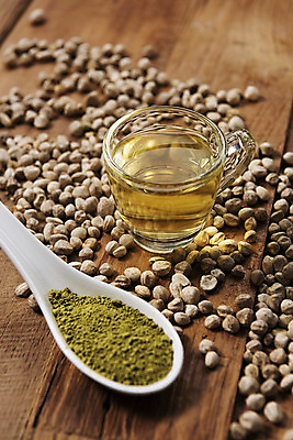 포토 JPG 스튜디오촬영 실내 사람없음 숟가락 차 찻잔 가루 건강식품 건강식 웰빙음식 슈퍼푸드 모링가 나무배경 국내포토 웰빙 음료 음식 백그라운드 잔 수저 건강 씨앗 내부 파일형식