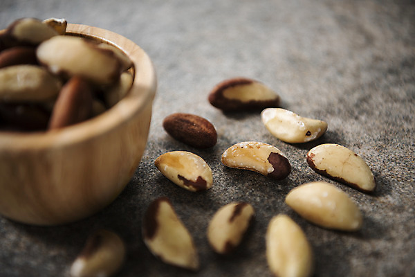 포토 JPG 스튜디오촬영 실내 근접촬영 사람없음 아웃포커스 담기 건강식품 건강식 웰빙음식 나무그릇 브라질넛 슈퍼푸드 국내포토 그릇 웰빙 음식 뷰포인트 모션 촬영기법 건강 내부 목재 견과류 파일형식