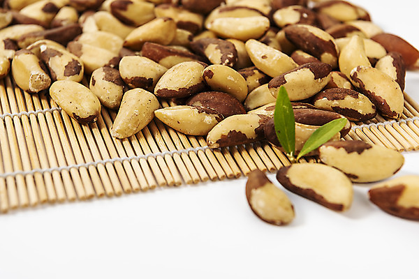 포토 JPG 스튜디오촬영 실내 근접촬영 사람없음 풀잎 흰배경 건강식품 건강식 웰빙음식 김발 브라질넛 슈퍼푸드 국내포토 웰빙 음식 뷰포인트 백그라운드 잎 건강 내부 견과류 흰색 풀_식물 파일형식