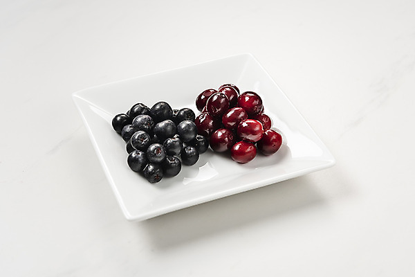 포토 JPG 스튜디오촬영 접시 실내 누끼 근접촬영 사람없음 흰배경 건강식품 건강식 웰빙음식 크랜베리 아로니아 슈퍼푸드 국내포토 식기 웰빙 열매 음식 뷰포인트 백그라운드 건강 내부 흰색 파일형식
