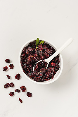 포토 JPG 스튜디오촬영 그릇 실내 누끼 근접촬영 사람없음 하이앵글 숟가락 풀잎 떨어짐 가득함 흰배경 담기 건강식품 건강식 건과일 웰빙음식 크랜베리 플랫레이 슈퍼푸드 국내포토 식기 웰빙 열매 음식 뷰포인트 백그라운드 컨셉 잎 과일 모션 건조 수저 건강 내부 흰색 풀_식물 플랫 파일형식