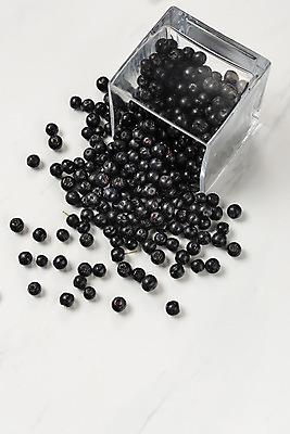 포토 JPG 스튜디오촬영 그릇 유리병 실내 누끼 근접촬영 사람없음 흰배경 쏟아짐 건강식품 건강식 웰빙음식 아로니아 슈퍼푸드 국내포토 식기 웰빙 열매 음식 뷰포인트 백그라운드 모션 병_용기 건강 내부 흰색 파일형식