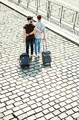 포토 JPG 주간 전신 서양인 외국인 커플 남자 행복 길 허리손 벽돌 미소 사람 20대 성인 야외 두명 뒷모습 걷기 캐리어 다정 뒤돌아보기 당기기 동성애자 성인남자만 국내포토 자연요소 감정 뷰포인트 포즈 컨셉 관계 모션 표정 인종 청년 여행가방 남자만 성인만 파일형식 성소수자