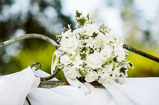 포토 JPG 주간 부케 결혼 벤치 사람없음 야외 아웃포커스 오브젝트 결혼소품 국내포토 자연요소 꽃다발 의자 촬영기법 이벤트 파일형식