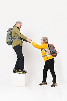 포토 JPG 스튜디오촬영 전신 응시 여자 할아버지 노년 남자 할머니 배낭 실내 아웃도어 미소 누끼 사람 취미 두명 옆모습 실버라이프 마주보기 손잡기 노부부 다정 등산 트래킹 한국인 당기기 60대 등산복 흰배경 70대 도와주기 노인만 국내포토 라이프스타일 부부 시선 옷 뷰포인트 백그라운드 컨셉 가방 모션 레저 표정 동양인 성인 내부 흰색 성인만 파일형식
