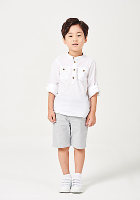 포토 JPG 스튜디오촬영 전신 응시 남자 어린이라이프 어린이 포즈 운동화 남방 반바지 모션 실내 한명 서기 누끼 사람 소년 앞모습 캐주얼 유치원생 한국인 흰배경 차렷 천진난만 소년한명만 국내포토 1 라이프스타일 시선 옷 뷰포인트 백그라운드 신발 컨셉 셔츠 바지 동양인 내부 흰색 남자한명만 소년만 파일형식