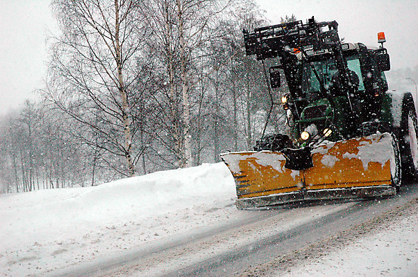 포토 JPG 해외이미지 나무 계절 도로 겨울 창문 모션 날씨 노동자 거리 노르웨이 사람 사람없음 냉동 얼음 힘 추위 업무 불기 타이어 폭풍 트랙터 엔진 방법 쟁기 타격 폭풍우 해외202004 해외포토 자연요소 식물 직업 유럽 길 교통시설 작업 비_날씨 농기계 자연재해 특수차량 파일형식 이미지허브