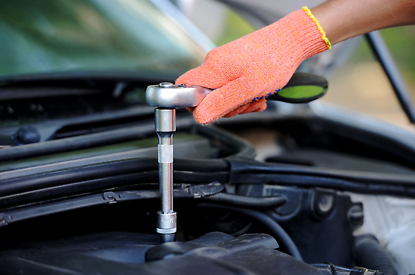 포토 JPG 해외이미지 백인 직업 손 남자 산업 유니폼 부분 교통시설 자동차 노동자 기술 안전 사람 성인 사람없음 상점 공구 스패너 작업 작업실 기술자 수리 역 확인 서비스 연료 가스 고정 엔진 정비공 모터 유지 고용 깨짐 자동 차고 해외202004 해외포토 서양인 옷 육상교통 교통 컨셉 신체부위 구직 도구 시설 채용 파일형식 이미지허브