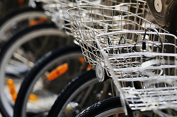 포토 JPG 해외이미지 라이프스타일 공원 유럽 도로 선 스포츠 의자 거리 건강 사람없음 바구니 금속 자전거 운전 프랑스 반지 도시 바퀴 그룹 역 승차 잠금 사이클링 일반 안장 대여 고용 등급 렌탈 바이킹 생태학 줄서기 많음 파리(프랑스) 해외202004 해외포토 공공시설 교육 나라 길 가구 컨셉 장신구 교통시설 모션 재질 생활 바이크 구직 육상스포츠 보안 채용 파일형식 이미지허브