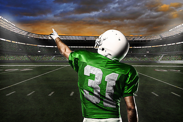 포토 JPG 해외이미지 스튜디오촬영 남자 스포츠 유니폼 공 축구선수 한명 사람 성인 운동복 컬러풀 미식축구 축구 미국 축하 헬멧 럭비공 미식축구선수 해외202004 해외포토 1 옷 컬러 컨셉 북아메리카 운동선수 실내 구기 보호장비 럭비용품 파일형식 이미지허브