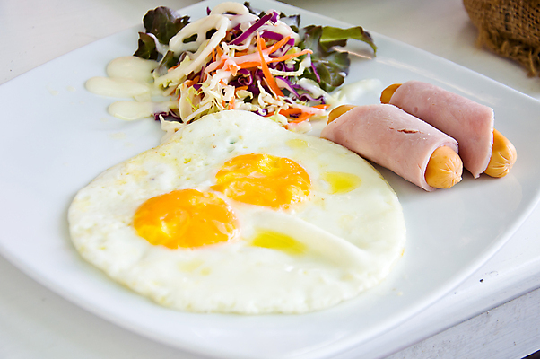 포토 JPG 해외이미지 접시 아침 육류 돼지고기 요리 사람없음 노란색 계란 식사 샐러드 흰색 소시지 맛 아침식사 햄 서빙 베이컨 해외202004 해외포토 주간 식기 음식 컬러 컨셉 식재료 알 가공식품 파일형식 이미지허브