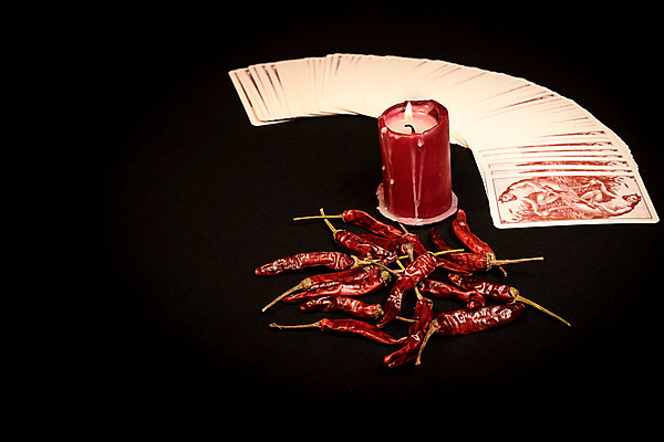 포토 JPG 해외이미지 행복 백그라운드 컨셉 성공 미래 선물 사람없음 치료 빨간색 빛 독서 검은색 어둠 할로윈 거래 운명 죽음 신용카드 재산 예측 신비 갑판 심볼 사인 과거 패배 팩 마법 연소 집시 화상 해외202004 해외포토 감정 컬러 배_교통 의학 금융 화장품 상처 파일형식 이미지허브