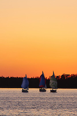 포토 JPG 해외이미지 실루엣 스포츠 파도 바다 여행 요트 오렌지 교통시설 모션 자연 하늘 바람 날씨 휴가 휴식 항해 덴마크 사람 풍경 취미 사람없음 물 여름 파란색 컬러풀 햇빛 태양 노란색 일출 일몰 경쟁 자유 흰색 우승 보트 함선 선원 수평선 해외202004 해외포토 자연요소 계절 컬러 교통 컨셉 배_교통 과일 촬영기법 북유럽 노을 최고 시설 생태계 파일형식 이미지허브