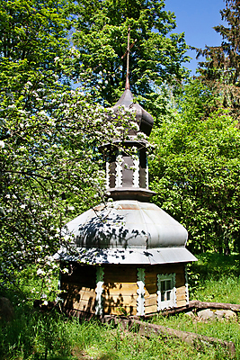 포토 JPG 해외이미지 나무 식물 외관 종교 십자가 건축양식 하늘 사람없음 건물 목재 초록색 파란색 갈색 교회 금속 골동품 시골 역사 숲 버리기 옛날 우크라이나 해외202004 해외포토 건축물 건축 유럽 컬러 재료 종교건축 모션 재질 파일형식 이미지허브