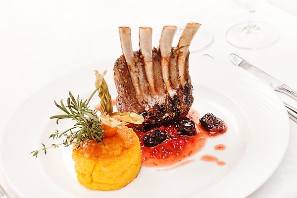 포토 JPG 해외이미지 접시 빵 식재료 실내 사람없음 나이프 흰배경 양고기 양고기구이 해외202004 해외포토 식기 음식 백그라운드 육류 내부 흰색 칼 구이 파일형식 이미지허브