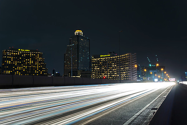포토 JPG 해외이미지 도로 여행 백그라운드 이동 건축양식 교통시설 모션 자동차 태국 전등 거리 사람없음 건물 파란색 빛 도시풍경 황혼 운전 도시 도심 야간 속도 장면 블러 해외202004 해외포토 자연요소 건축물 건축 아시아 길 육상교통 컬러 교통 컨셉 조명 풍경 일몰 시설 파일형식 이미지허브