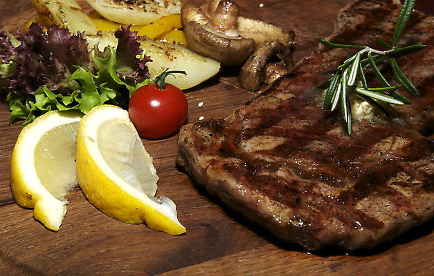 포토 JPG 해외이미지 음식 토마토 채소 육류 스테이크 요리 사람없음 주방 식당 식사 저녁식사 맛 그릴 먹기 준비 브런치 칼로리 점심식사 해외202004 해외포토 컨셉 식재료 모션 주방용품 서양음식 상점 파일형식 이미지허브