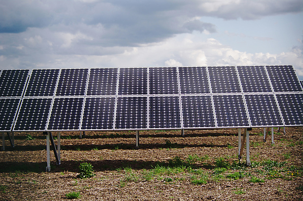 포토 JPG 해외이미지 기술 사람없음 건물 햇빛 태양 환경 맑음 에너지 판넬 배열 태양에너지 전자 시스템 자원 패널 획기적 해외202004 해외포토 자연요소 건축물 날씨 그린에너지 파일형식 이미지허브