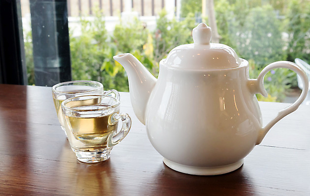 포토 JPG 해외이미지 음료 백그라운드 잎 유리 휴식 건강 사람없음 컵 빨간색 초록색 갈색 머그컵 흰색 뜨거움 도자기 차 찻주전자 허브 오브젝트 해외202004 해외포토 식물 식기 컬러 컨셉 재질 주전자 파일형식 이미지허브