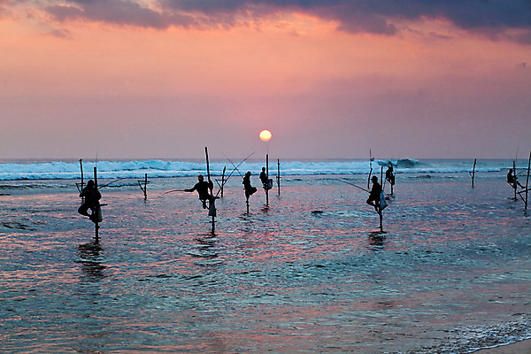 포토 JPG 해외이미지 직업 전통 남자 실루엣 문화 파도 바다 여행 자연 하늘 낚시 사람 앉기 풍경 사람없음 물 여름 태양 일몰 업무 막대기 그룹 기다림 원주민 인도인 낚시꾼 해외202004 해외포토 자연요소 외국인 계절 모션 레저 촬영기법 동양인 노을 작업 아프리카인 생태계 파일형식 이미지허브
