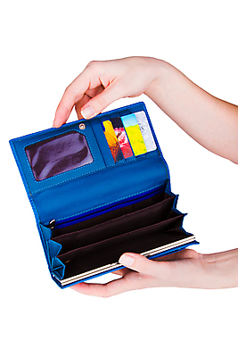 포토 JPG 해외이미지 손 컨셉 돈 비즈니스 한명 사람 금융 쇼핑 흰색 신용카드 지갑 변화 재산 주머니 가죽 피부 오브젝트 싱글 결제 보여주기 고립 해외202004 해외포토 1 컬러 모션 신체부위 경제 파일형식 이미지허브