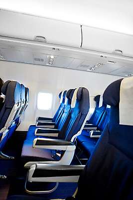 포토 JPG 해외이미지 여행 의자 교통시설 휴가 비행기 사람없음 내부 파란색 상업 제트기 승객 줄서기 해외202004 해외포토 컬러 가구 교통 항공교통 모션 대중교통 시설 파일형식 이미지허브