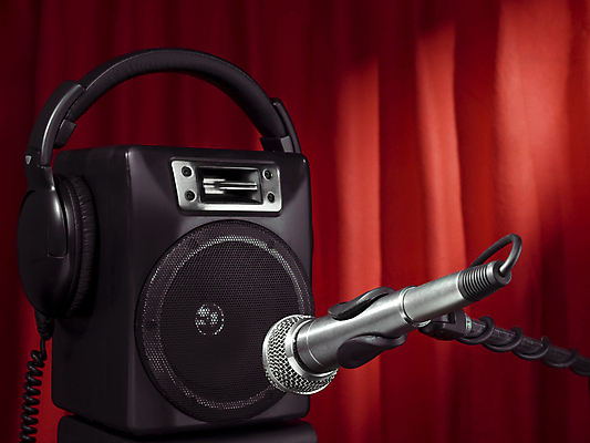 포토 JPG 해외이미지 음악 통신 서기 사람없음 빨간색 전자제품 금속 디지털 검은색 헤드폰 확성기 소리 듣기 장비 기구 커튼 은색 혼합 마이크 라디오 오디오 시끄러움 스테레오 목소리 노래방 뮤지컬 생존 해외202004 해외포토 컬러 음향기기 모션 재질 문화예술 파일형식 이미지허브