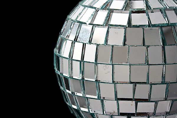 포토 JPG 해외이미지 공 조명 사람없음 빛 반사 검은색 거울 클럽 디스코 빛망울 고립 여의주 유흥 해외202004 해외포토 음악 컬러 춤 파일형식 이미지허브