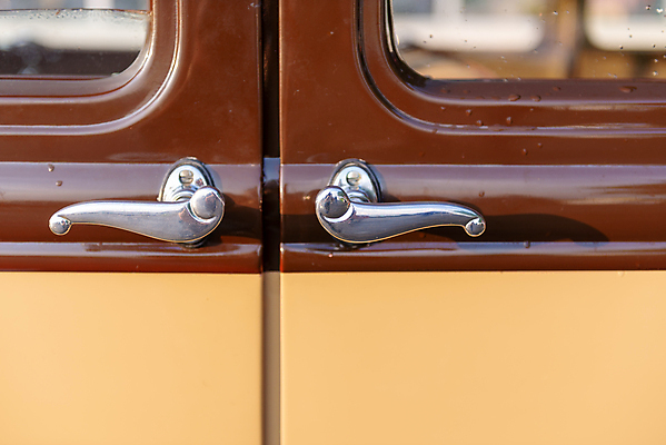 포토 JPG 해외이미지 1 백그라운드 무늬 곡선 교통시설 자동차 유리 전등 손잡이 사람없음 옆모습 장식 가로 빨간색 빛 반사 문 금속 검은색 줄무늬 운전 수확 골동품 흰색 판넬 클래식 수집 묘사 아치 복고 모터 모터쇼 옛날 자동 회복 해외202004 해외포토 선 육상교통 뷰포인트 컬러 교통 컨셉 농업 모션 재질 조명 시설 파일형식 이미지허브