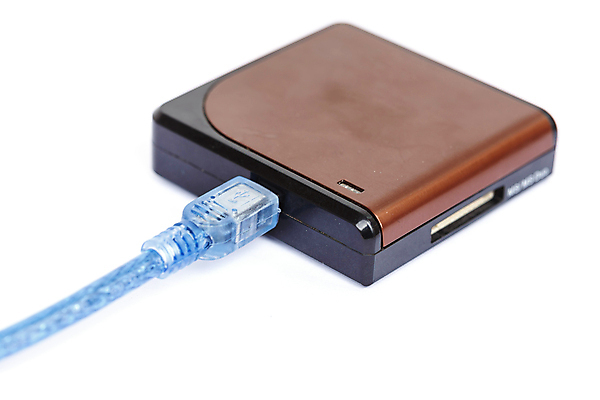 포토 JPG 해외이미지 길 음악 백그라운드 이동 모바일 안전 사람없음 내부 컴퓨터 카메라 디지털 검은색 자료 운전 신용카드 막대기 USB 파일 보안 폴더 전자 수납 다운로드 노출 램 지원 해외202004 해외포토 컬러 컨셉 모션 문화예술 금융 전자제품 파일형식 이미지허브