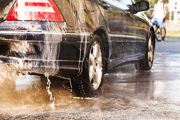 포토 JPG 해외이미지 직업 산업 비즈니스 창문 자동차 유리 노동자 사람없음 물 파란색 빛 반사 스크린 거품 도시 업무 역 빨래 세제 서비스 먼지 비누 스펀지 왁스 자동 차고 해외202004 해외포토 자연요소 육상교통 컬러 가사 교통시설 재질 위생용품 작업 파일형식 이미지허브