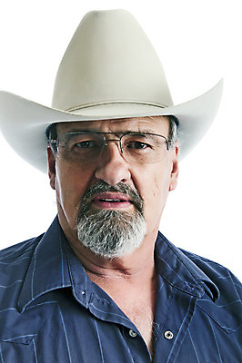 포토 JPG 해외이미지 남자 안경 한명 성인 세로 사진촬영 흰배경 카우보이모자 고립 해외202004 해외포토 모자_잡화 1 잡화 백그라운드 사람 촬영 흰색 파일형식 이미지허브