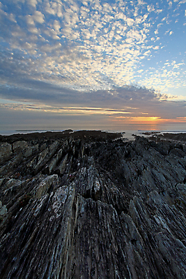포토 JPG 해외이미지 영어 모래 바다 여행 오렌지 자연 하늘 아침 휴가 영국 잉글랜드 풍경 사람없음 야외 물 여름 파란색 햇빛 태양 일출 황혼 일몰 새벽 바위 거친 마법 스카이라인 수평선 해외202004 해외포토 주간 자연요소 문자 계절 유럽 컬러 과일 노을 돌_바위 생태계 파일형식 이미지허브