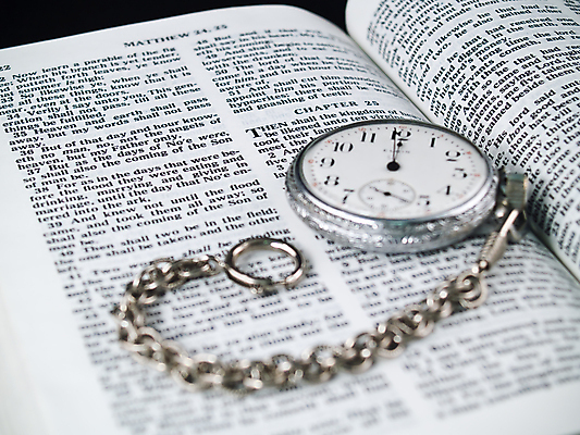 포토 JPG 해외이미지 기독교 종교 텍스트 새로움 사람없음 단어 교회 성경 시간 최고 예수 주머니 편지 집중 손목시계 통로 뿌리 증거 신성 격려 나쁜 신앙심 해외202004 해외포토 문자 감정 시계 컨셉 장신구 종교용품 모션 신_종교 파일형식 이미지허브