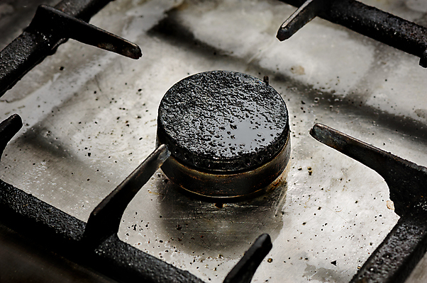 포토 JPG 해외이미지 산업 요리 사람없음 주방 검은색 기구 닫기 지저분함 가난 난로 버너 먼지 가스 스크래치 나쁜 그런지 진짜 총각 혼란 해외202004 해외포토 컬러 컨셉 모션 감각 난방기 파일형식 이미지허브
