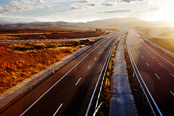 포토 JPG 해외이미지 도로 여행 백그라운드 교통시설 자동차 자연 하늘 휴가 거리 풍경 사람없음 여름 빛 일몰 운전 자유 도시 고속도로 저녁 아스팔트 속도 장면 루트 수평선 해외202004 해외포토 계절 길 육상교통 교통 컨셉 모션 노을 야간 시설 생태계 파일형식 이미지허브