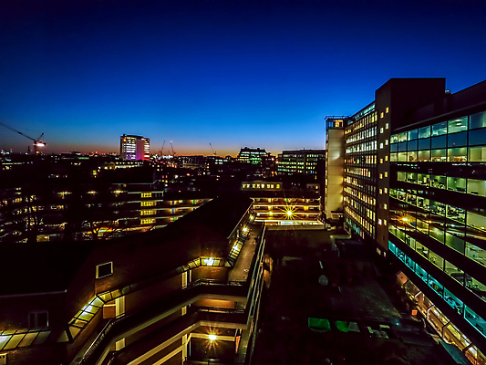 포토 JPG 해외이미지 야경 하늘 잉글랜드 사람없음 야외 건물 도시풍경 고층빌딩 도시 도심 런던 해외202004 해외포토 건축물 영국 풍경 빌딩 야간 파일형식 풍경_경치 이미지허브