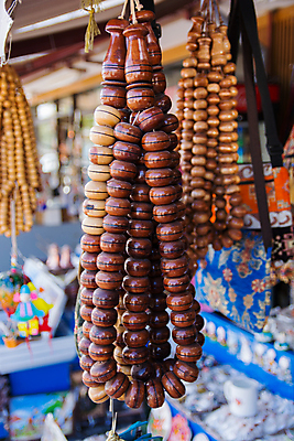 포토 JPG 해외이미지 전통 손 종교 조각 패턴 목걸이 사람없음 장식 갈색 계획 상품 이슬람교 보석 구슬 심볼 오브젝트 묵주 손목보호대 숭배 옛날 해외202004 해외포토 컬러 컨셉 무늬 장신구 종교용품 신체부위 광석 파일형식 이미지허브
