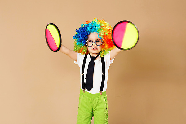 포토 JPG 해외이미지 스튜디오촬영 행복 감정 안경 얼굴 어린이 이동 놀이 넥타이 휴가 한명 웃음 소년 파티 머리 유행 축제 기쁨 광대 축하 표현 생일 서커스 테니스공 멜빵 즐거움 가발 해외202004 해외포토 1 잡화 기념일 남자 컨셉 공 실내 표정 사람 이벤트 신체부위 테니스용품 파일형식 이미지허브