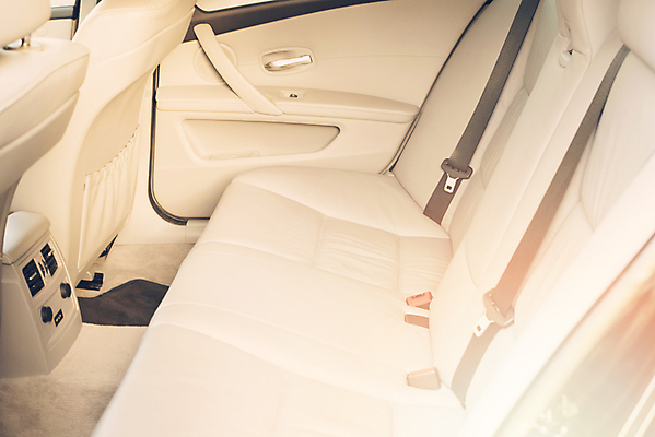 포토 JPG 해외이미지 디자인 여행 이동 컨셉 의자 비즈니스 교통시설 자동차 새로움 실내 손잡이 안전 사람없음 내부 목재 태양 갈색 금속 힘 장비 운전 안개 벨트 바퀴 고급 플라스틱 가죽 속도 승객 기어 노려봄 계기판 자동 제어 안락 해외202004 해외포토 자연요소 나무 잡화 육상교통 컬러 가구 교통 재료 모션 재질 날씨 표정 시설 파일형식 이미지허브