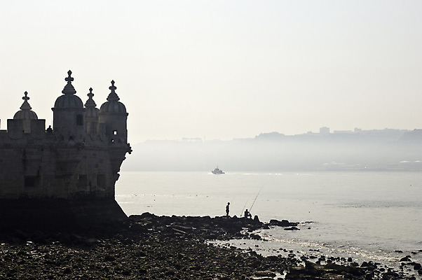 포토 JPG 해외이미지 여행 아침 사람없음 강 탑 안개 성 강가 포르투갈 천연기념물 리스본 해외202004 해외포토 주간 건축물 유럽 날씨 파일형식 이미지허브